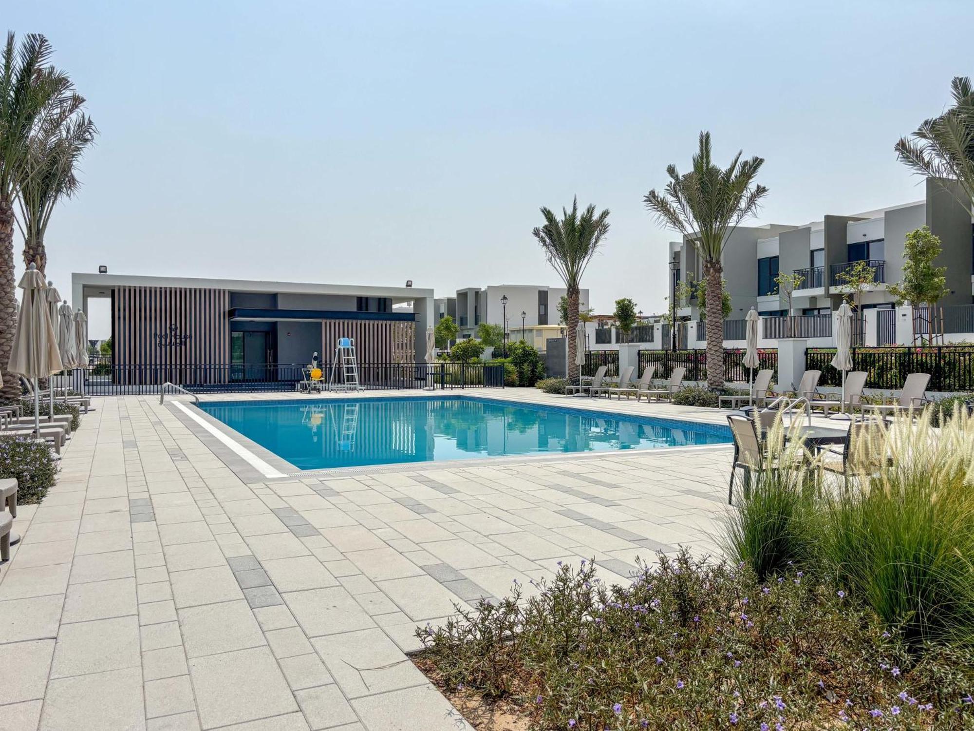 Frank Porter - La Rosa 6 * Dubai