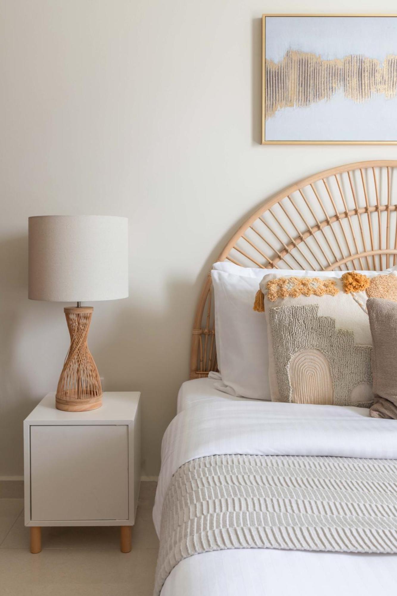 Frank Porter - Reva Residences Apartment Dubai