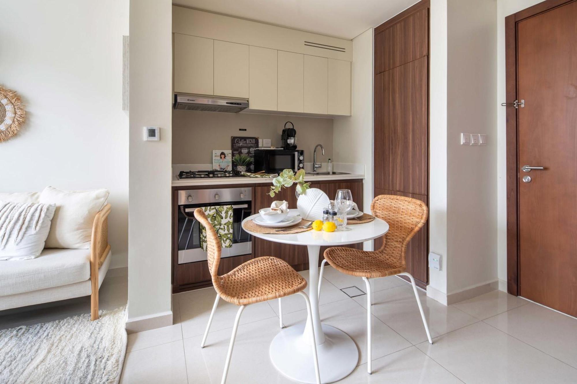 Frank Porter - Reva Residences Dubai