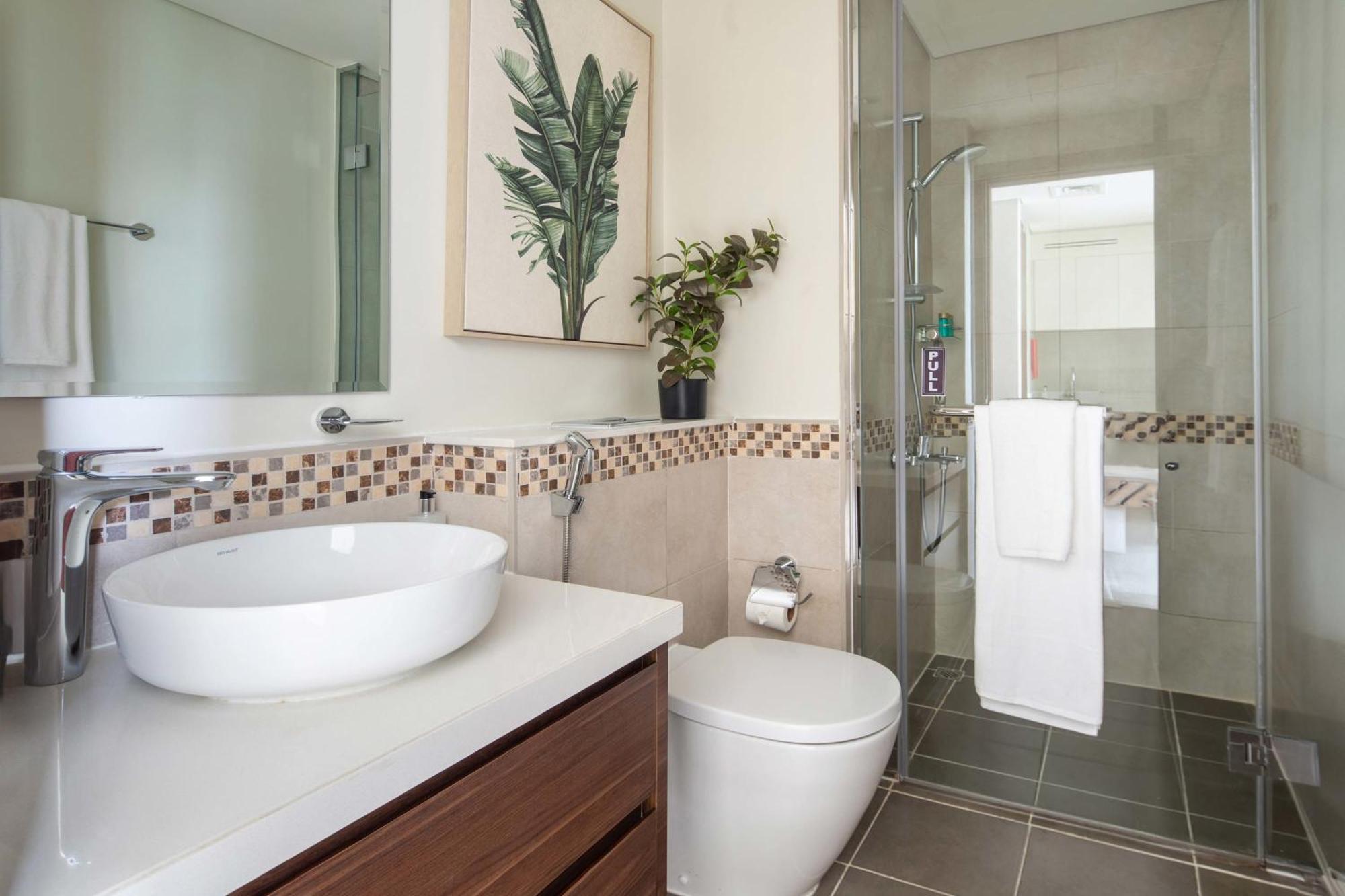 Frank Porter - Reva Residences * Dubai
