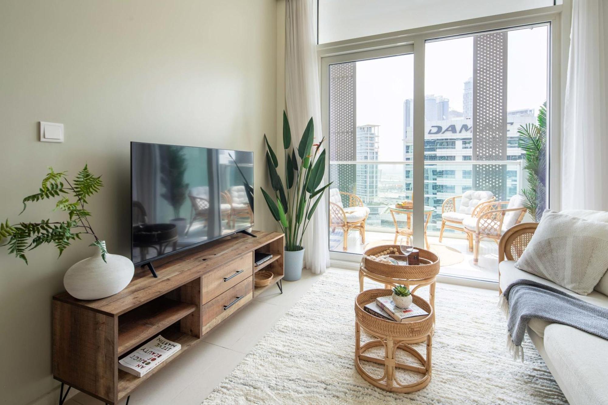 Frank Porter - Reva Residences Apartment Dubai