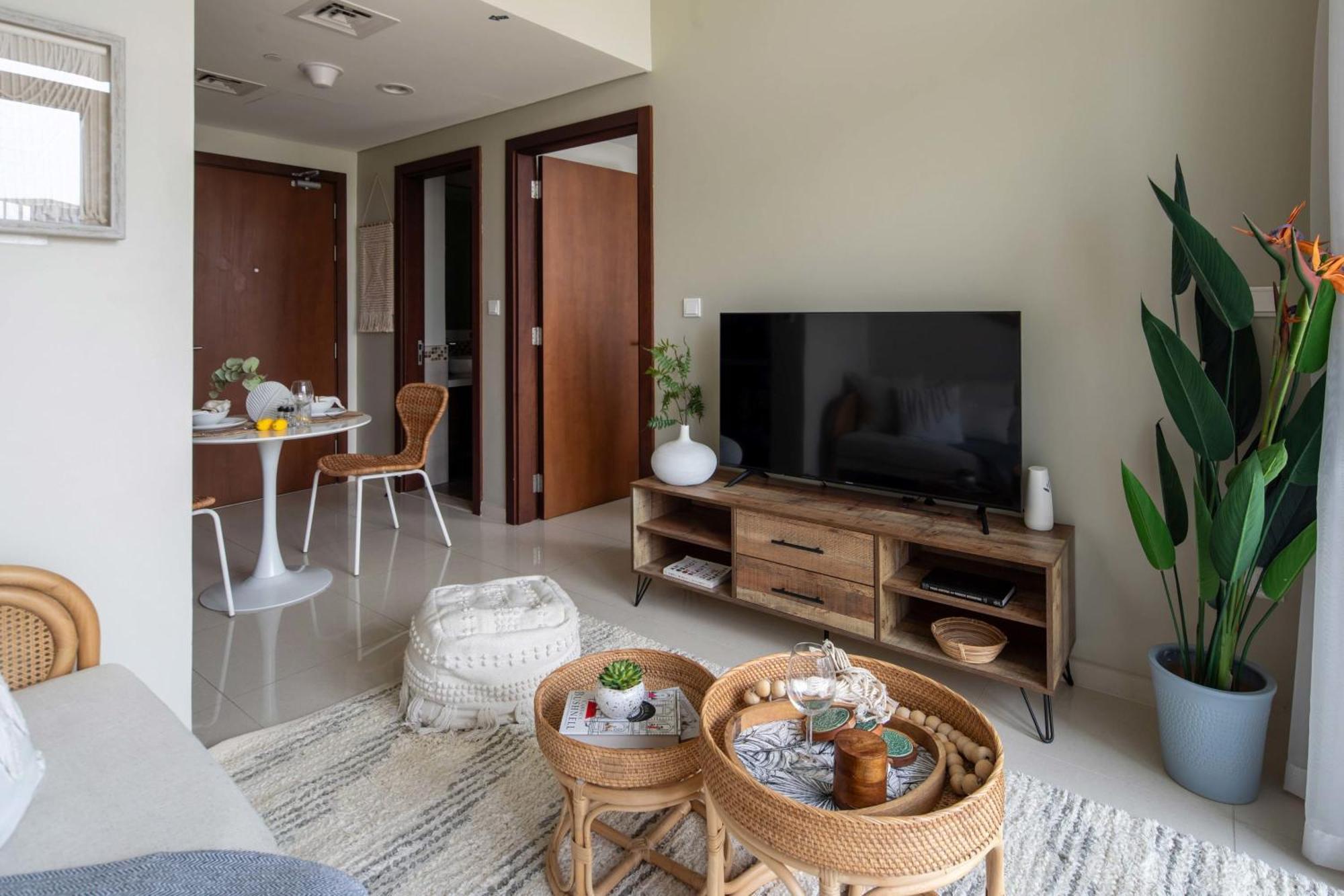 Frank Porter - Reva Residences Apartment