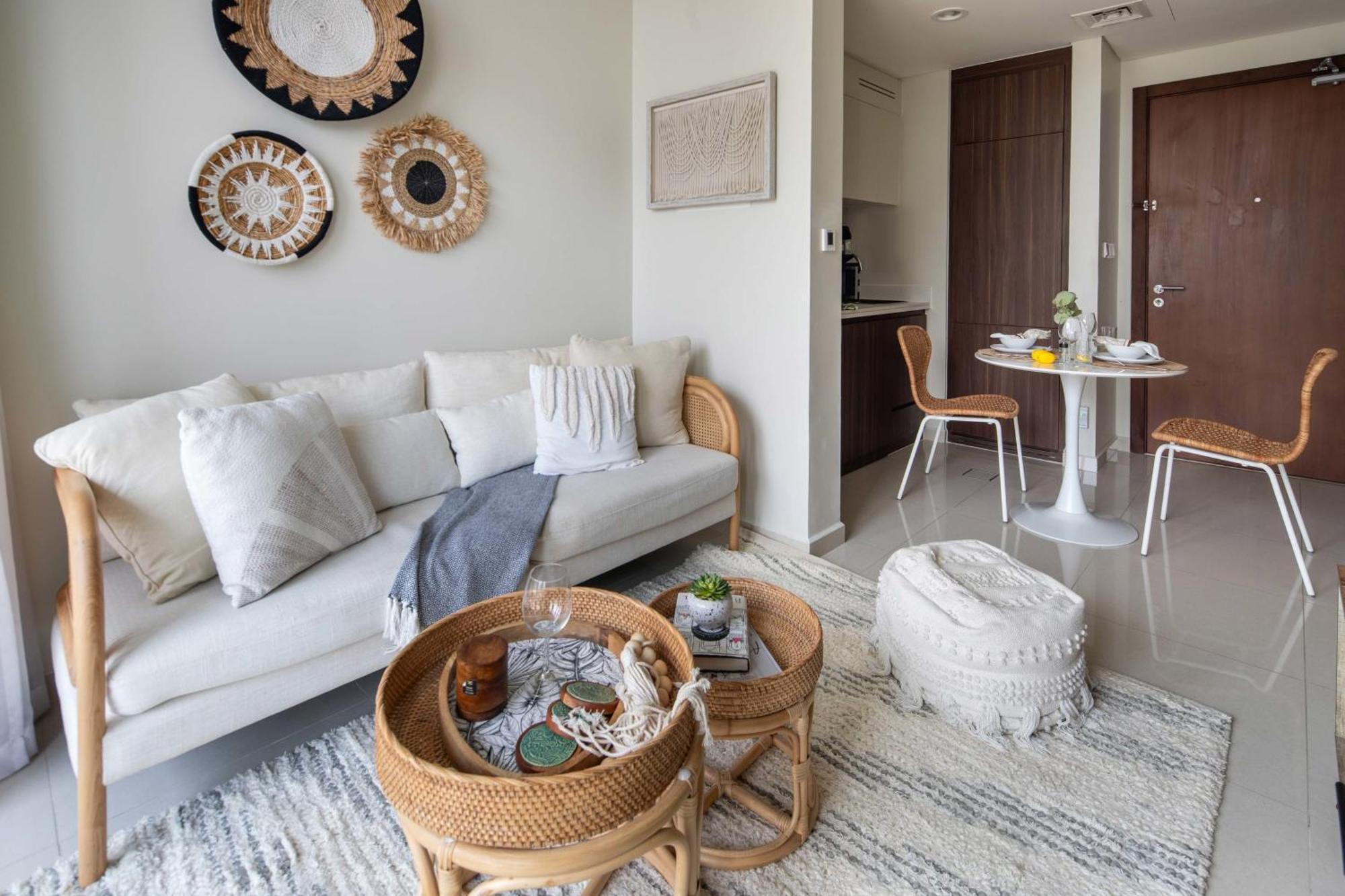 Frank Porter - Reva Residences Apartment