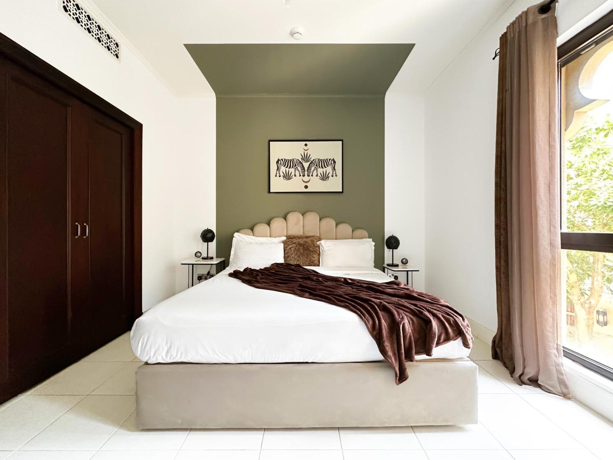 Trophy 2br Aladdin Estate W Burj Khalifa View Apartment *