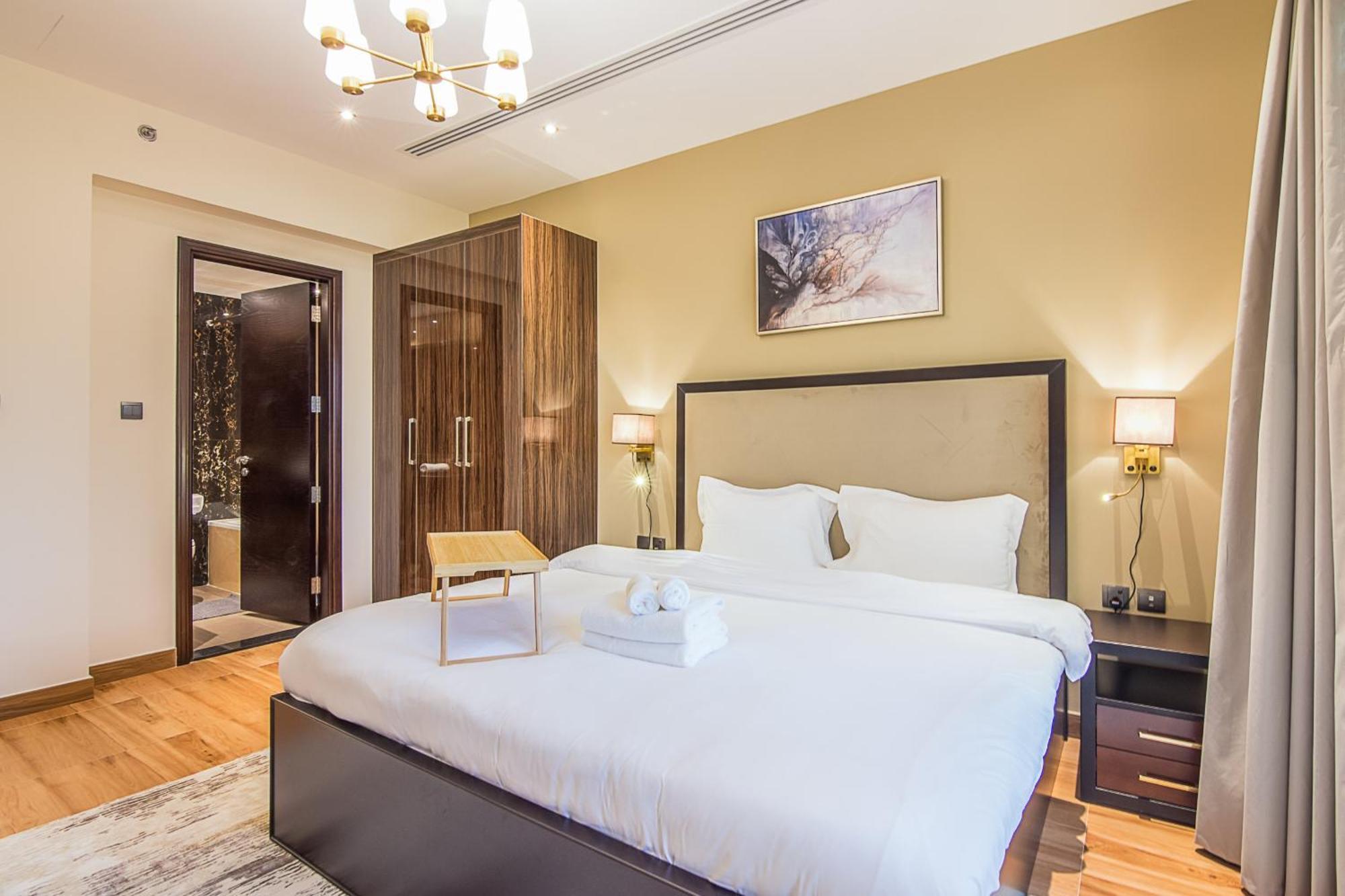 Elite 1 Bedroom Downtown Apartment *