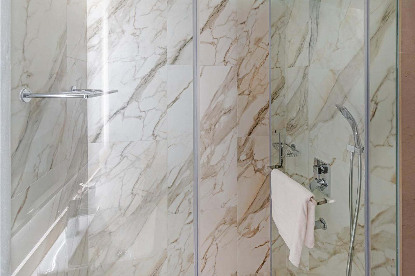 Apartment Savis -radiant Ain & Marina View Dubai