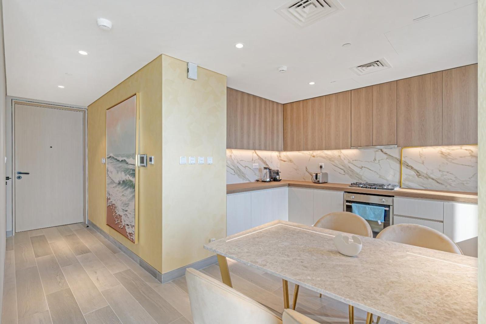 Savis -radiant Ain & Marina View Dubai