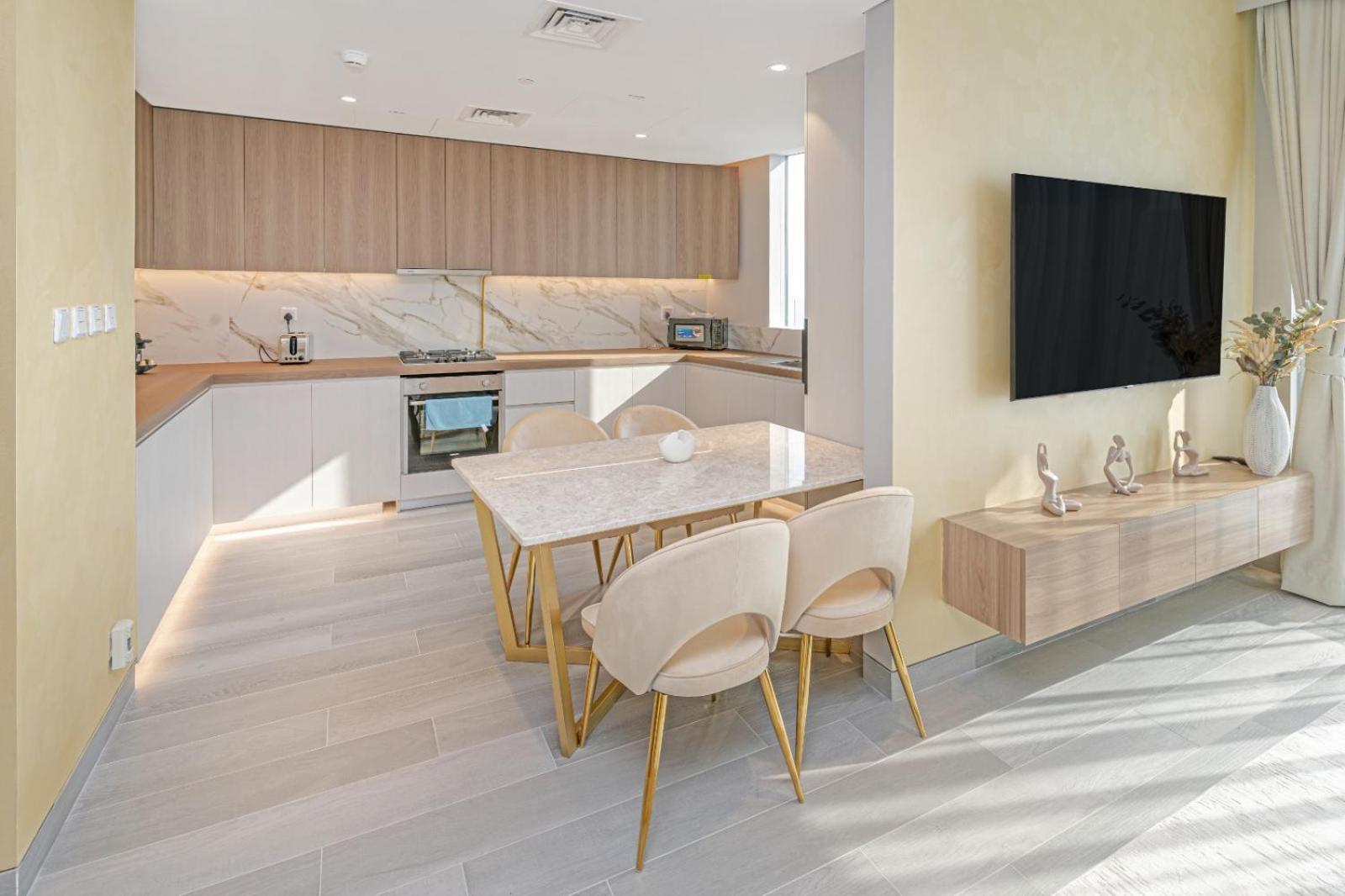 Savis -radiant Ain & Marina View Apartment Dubai