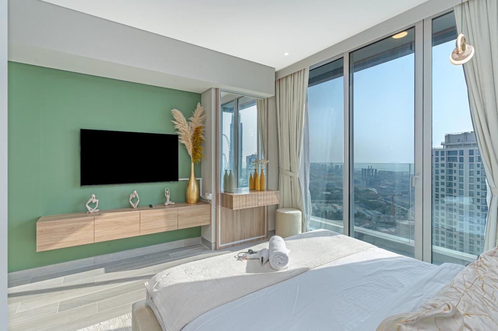 Savis -radiant Ain & Marina View Apartment Dubai