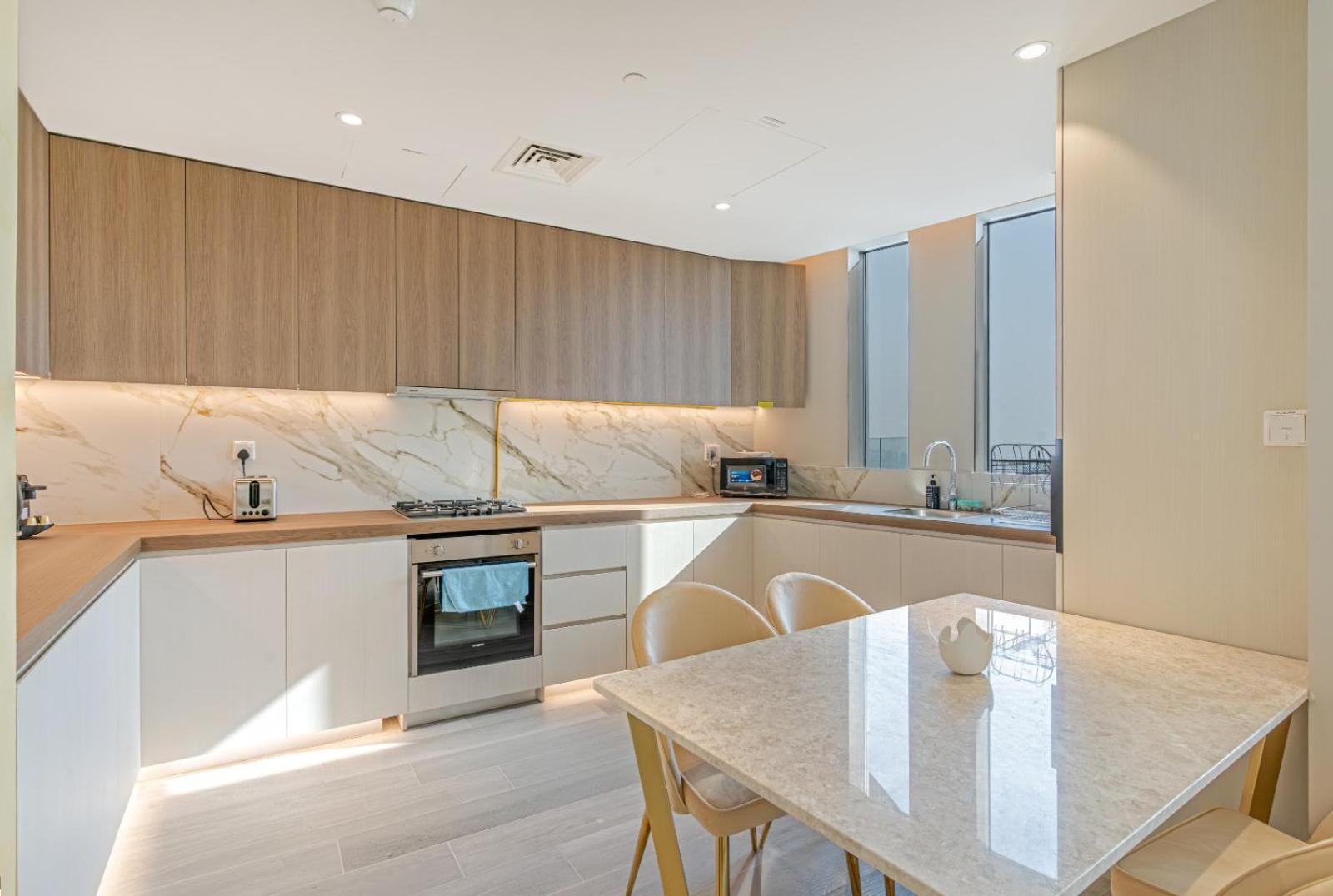 Savis -radiant Ain & Marina View Dubai