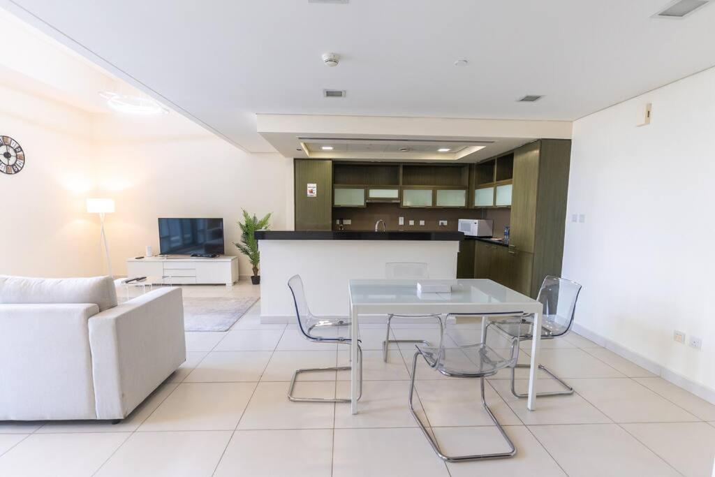 Spacious 1 Bedroom In Downtown Near Burj Khalifa *