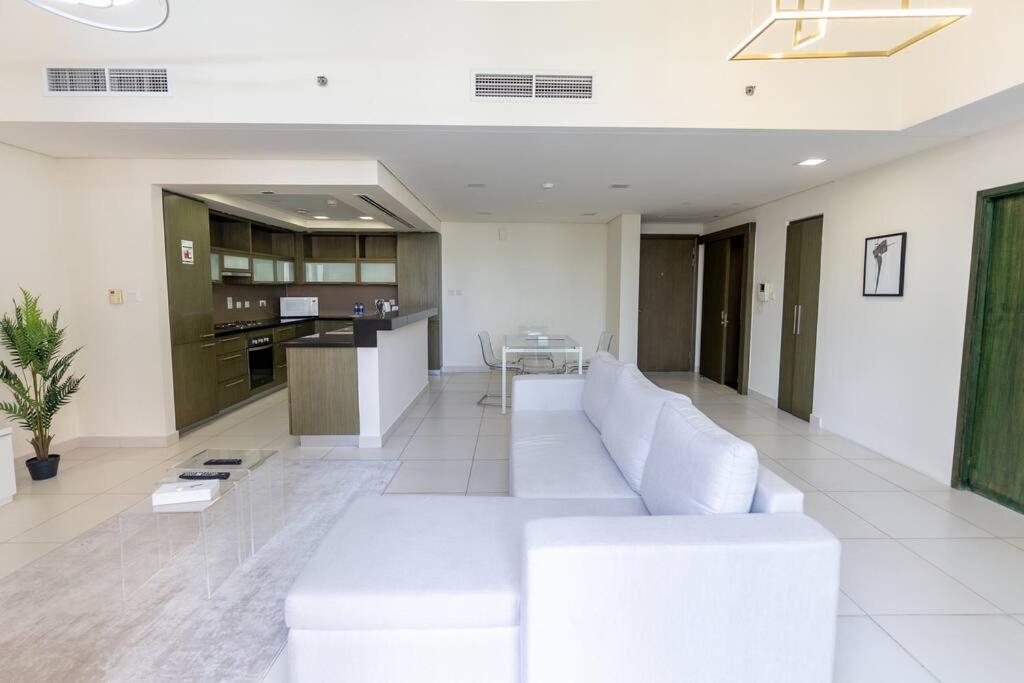 Spacious 1 Bedroom In Downtown Near Burj Khalifa *