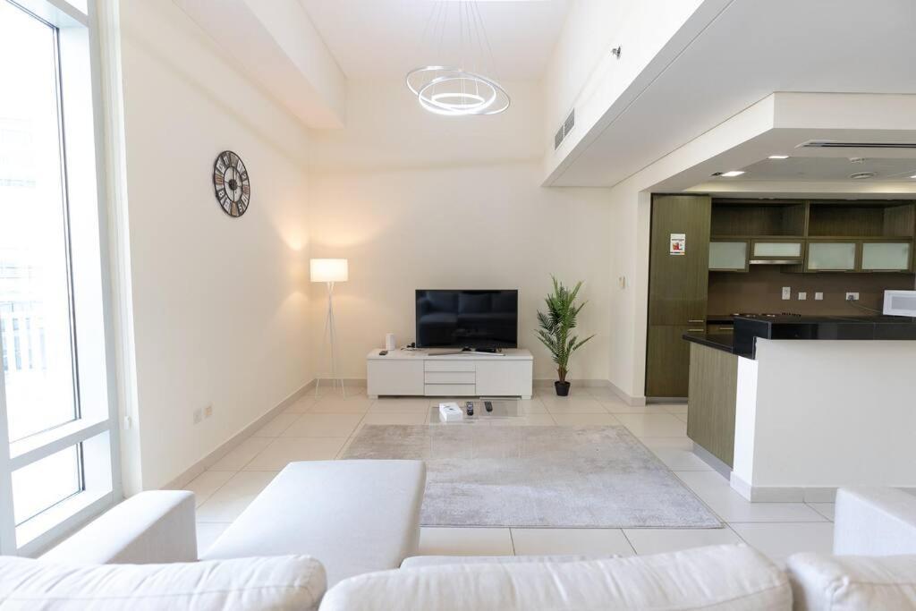 Spacious 1 Bedroom In Downtown Near Burj Khalifa *