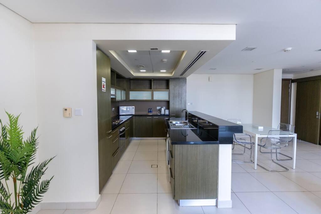 Spacious 1 Bedroom In Downtown Near Burj Khalifa *