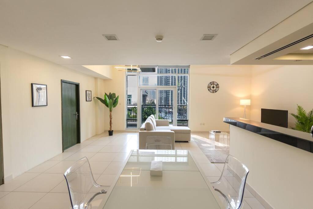 Apartment Spacious 1 Bedroom In Downtown Near Burj Khalifa Dubai
