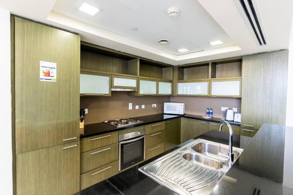 Spacious 1 Bedroom In Downtown Near Burj Khalifa * Dubai