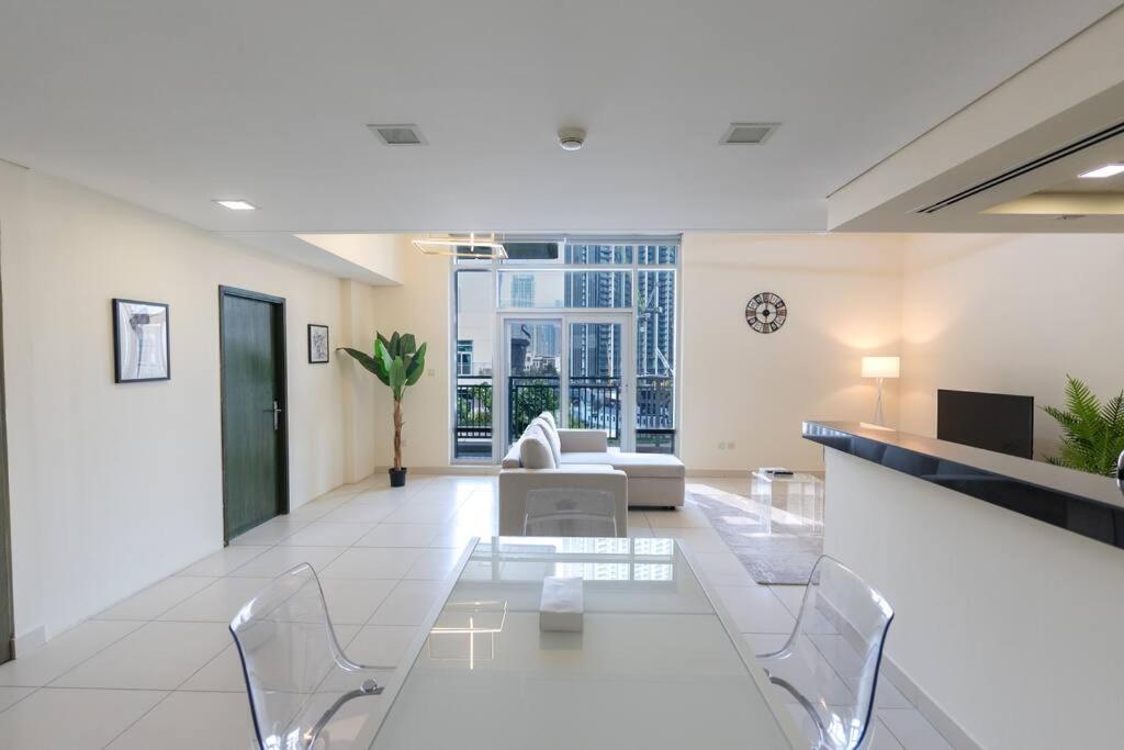 Spacious 1 Bedroom In Downtown Near Burj Khalifa Apartment *