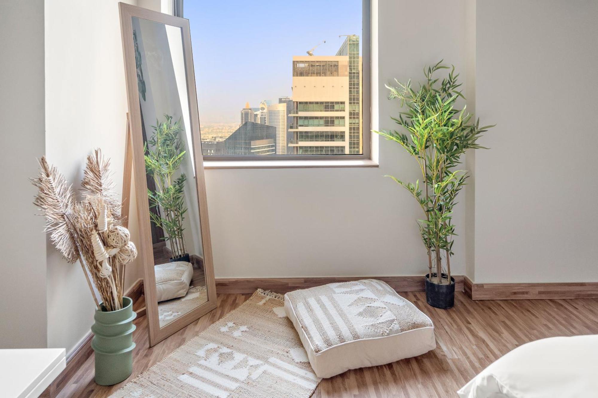 Aesthetic , Sleeps 6, Pool, Gym & Waterfront Views