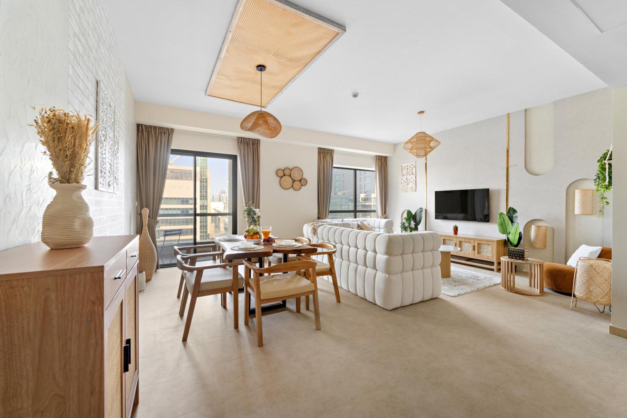 Aesthetic , Sleeps 6, Pool, Gym & Waterfront Views * Dubai