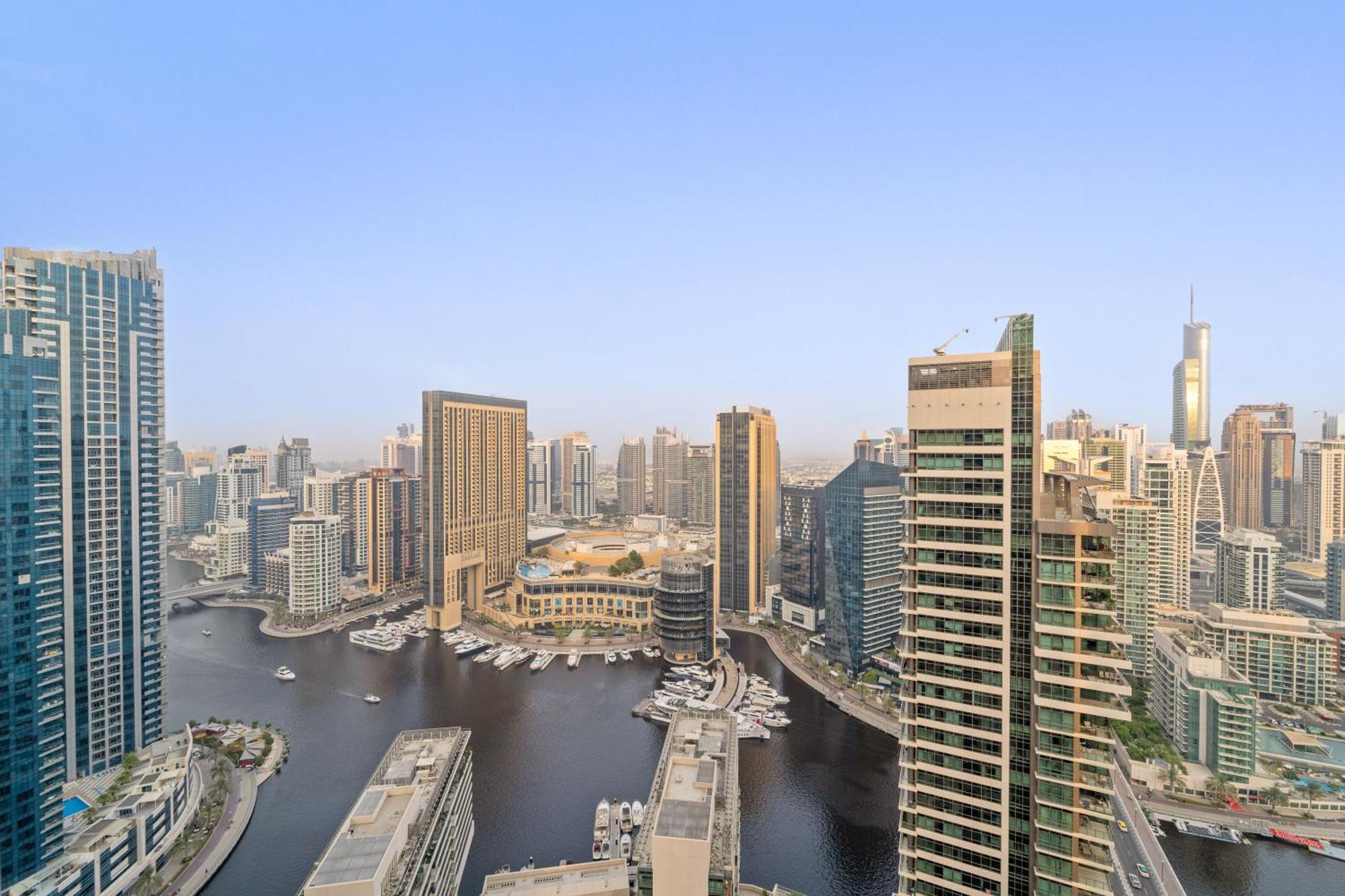 Aesthetic , Sleeps 6, Pool, Gym & Waterfront Views