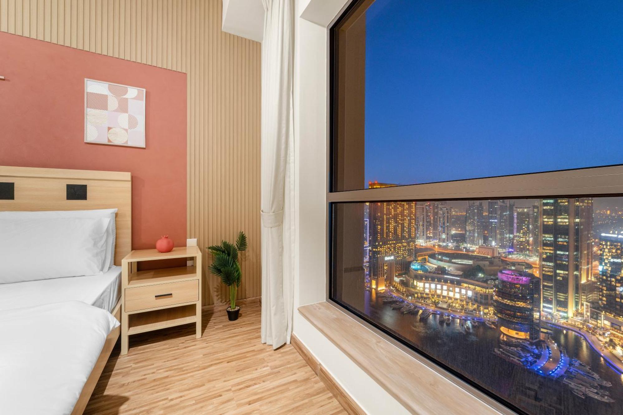 Aesthetic , Sleeps 6, Pool, Gym & Waterfront Views