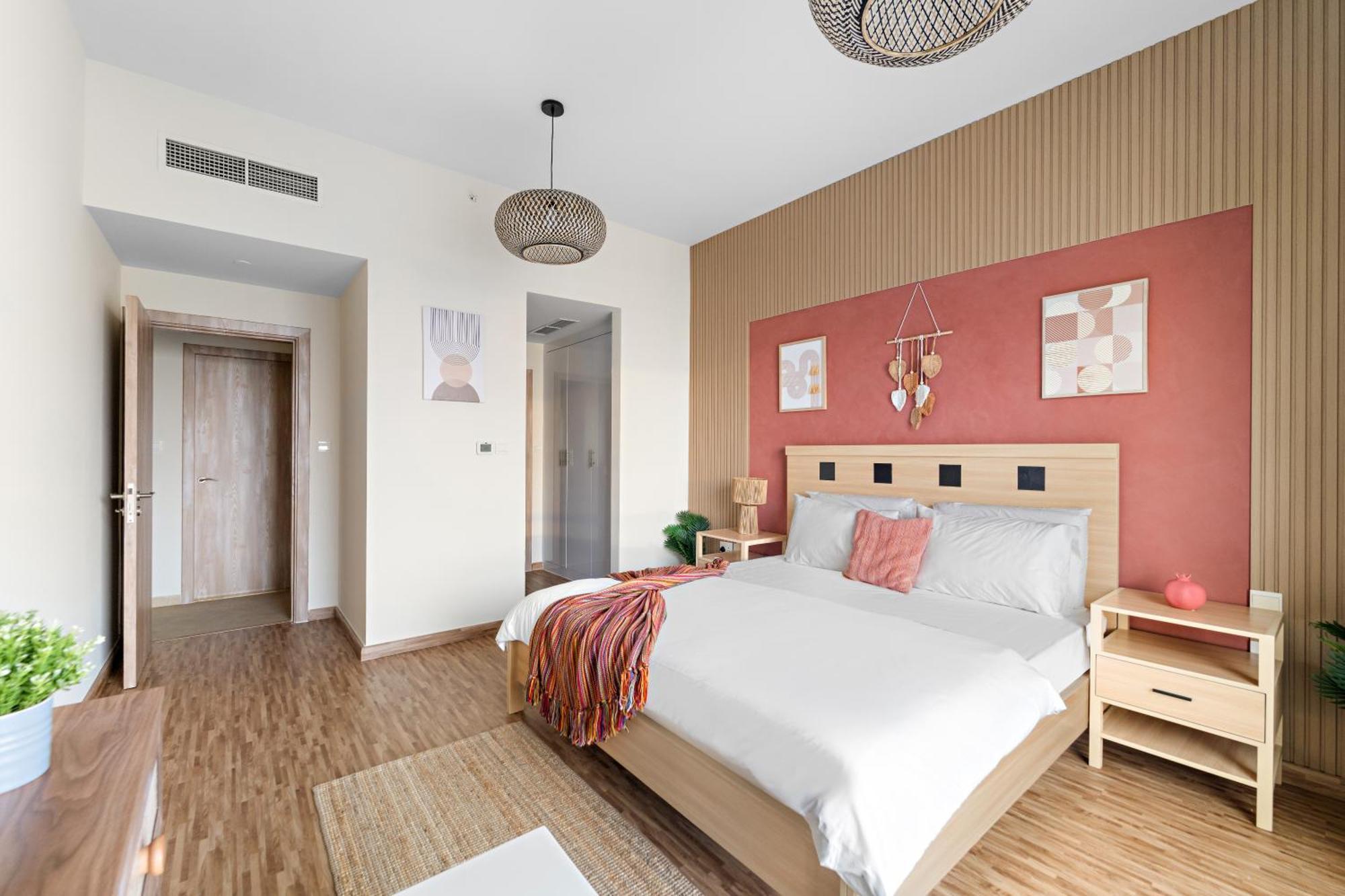 Holiday home Aesthetic , Sleeps 6, Pool, Gym & Waterfront Views