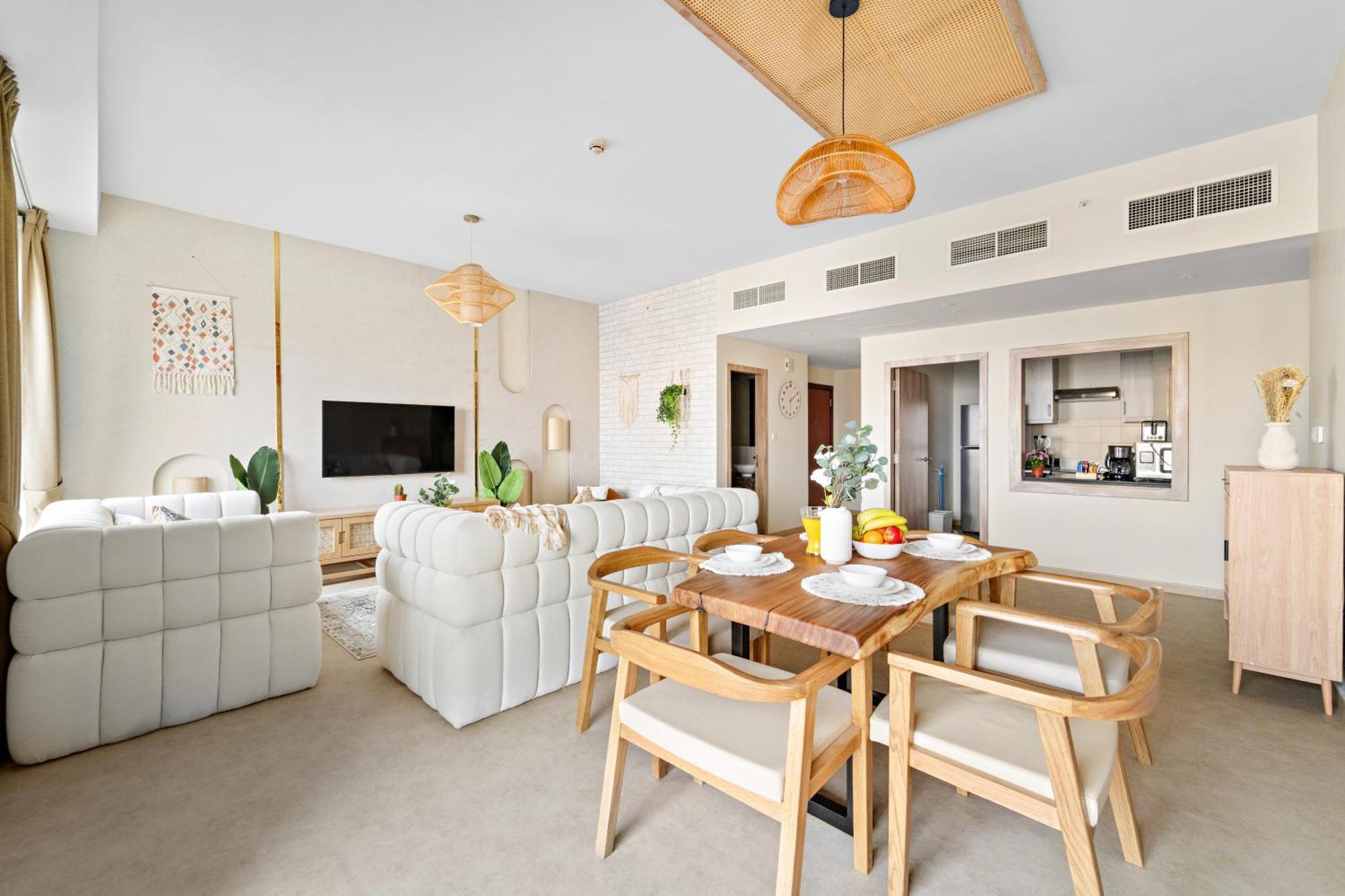 Aesthetic , Sleeps 6, Pool, Gym & Waterfront Views Holiday home *