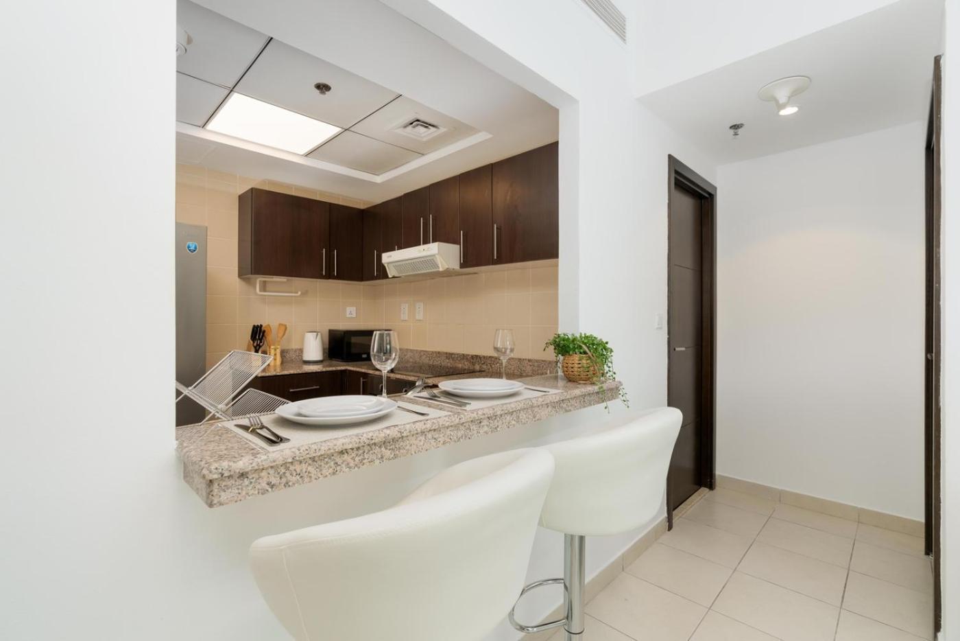 Opulent 1 Bedroom Marina View Apartment