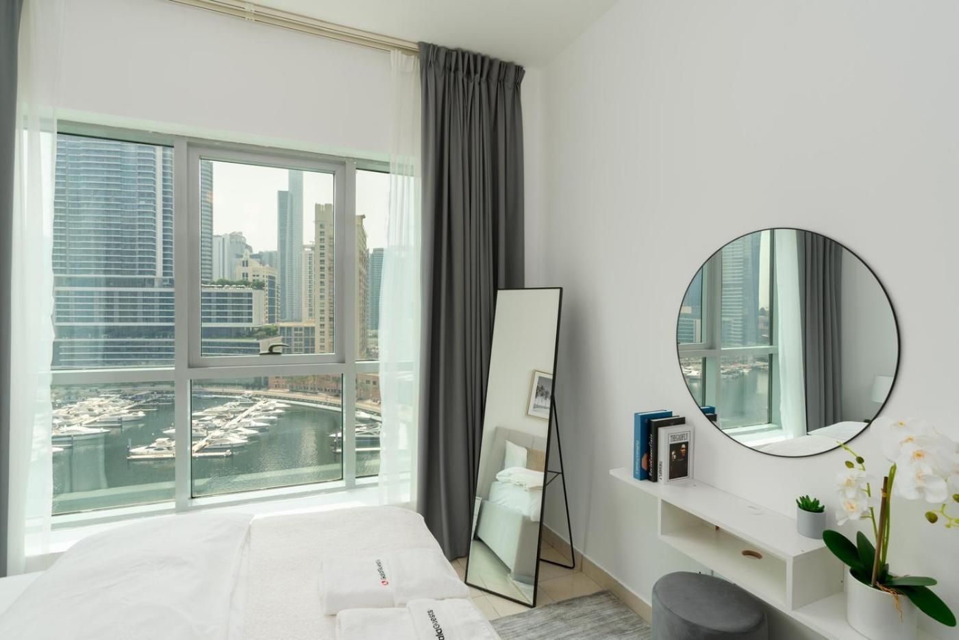 Opulent 1 Bedroom Marina View Apartment Dubai