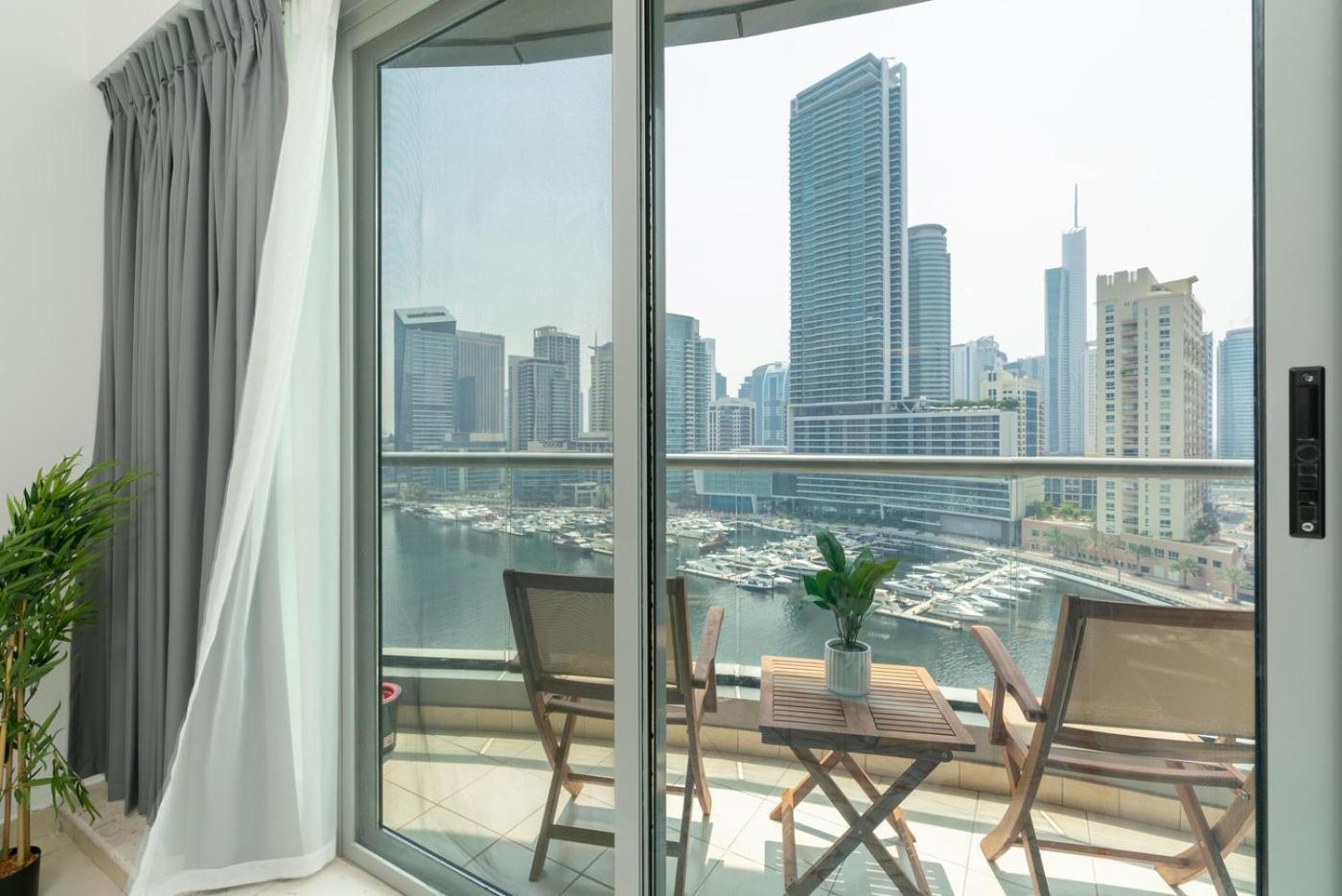 Opulent 1 Bedroom Marina View Apartment Dubai