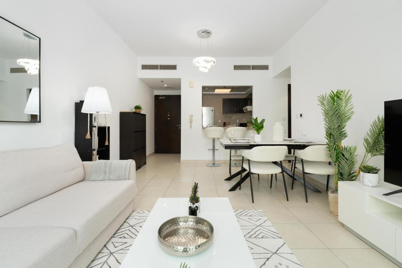 Opulent 1 Bedroom Marina View Apartment