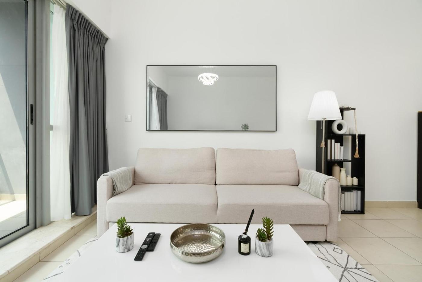 Opulent 1 Bedroom Marina View * Dubai