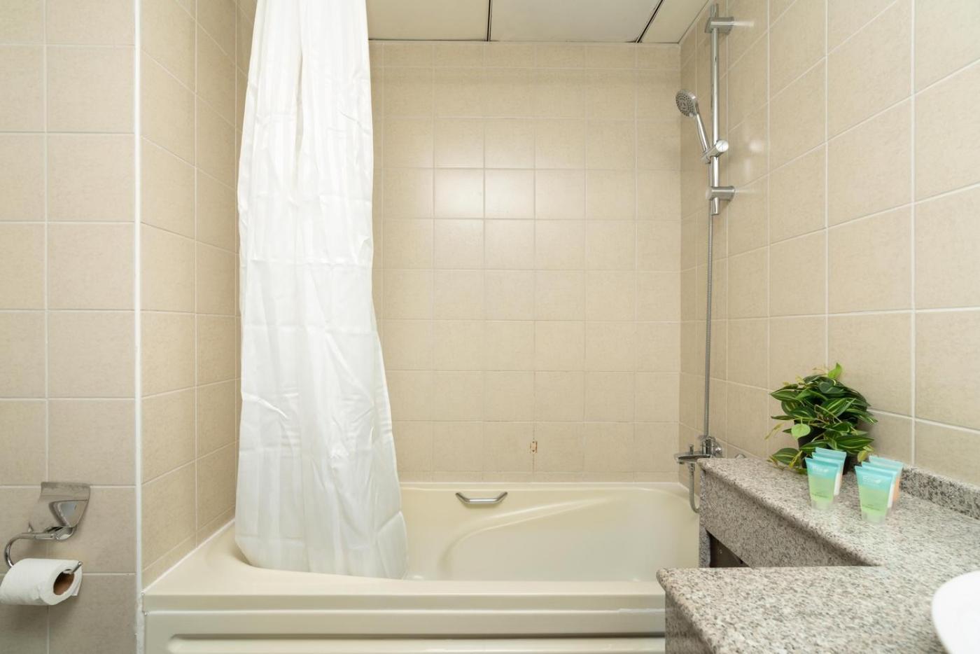 Opulent 1 Bedroom Marina View Apartment