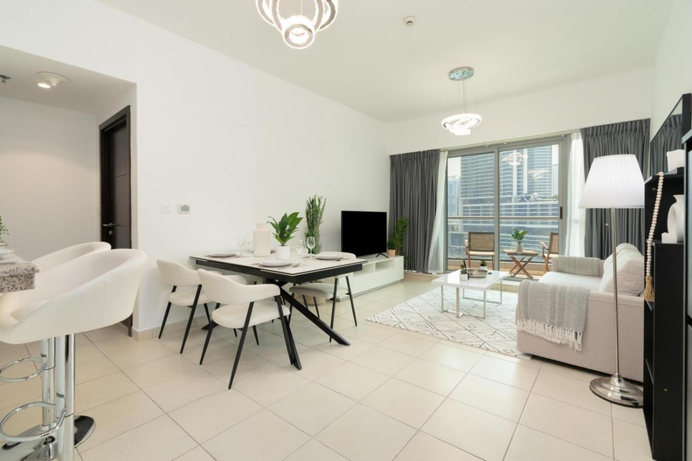 Opulent 1 Bedroom Marina View Apartment *