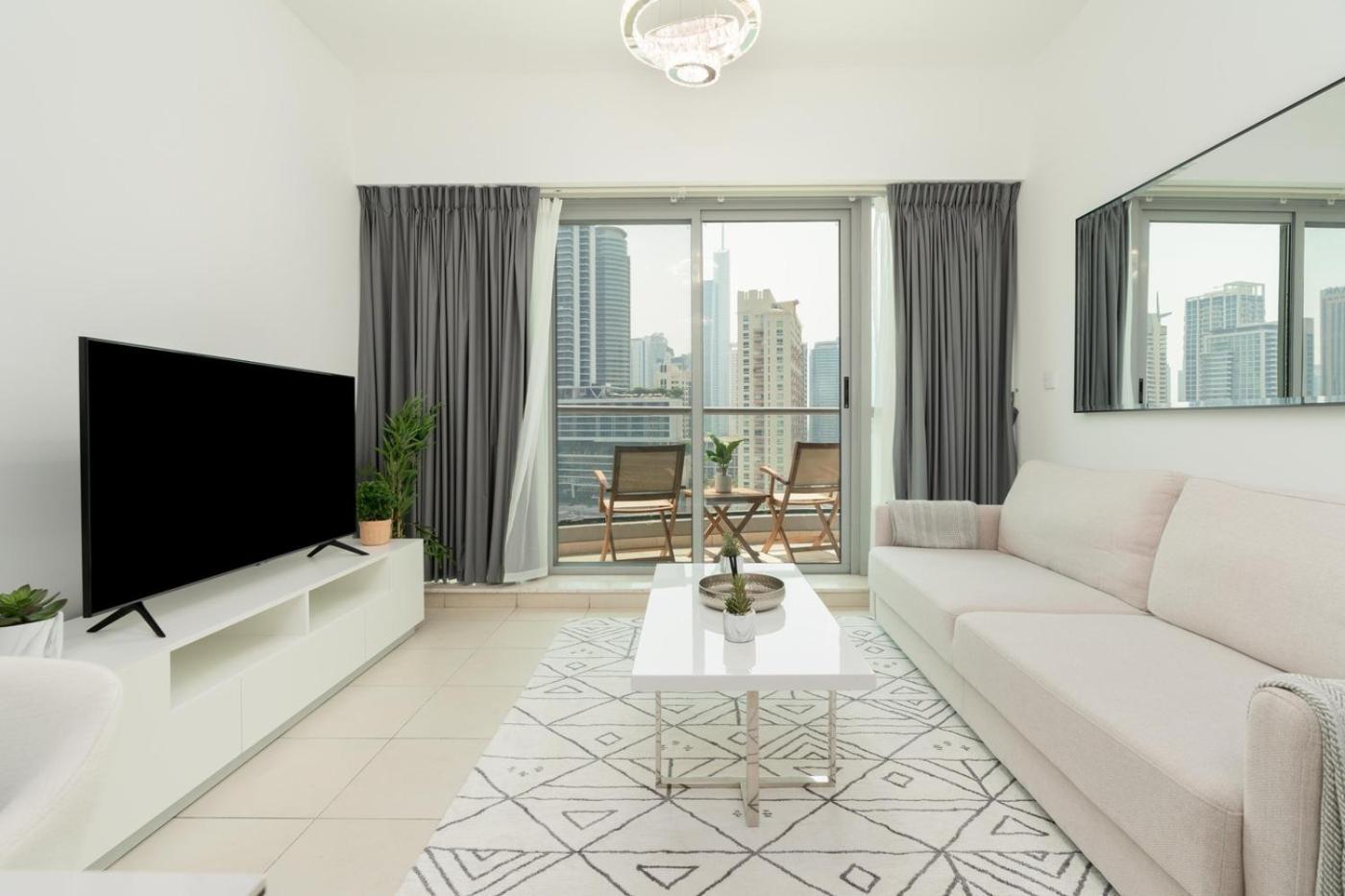 Opulent 1 Bedroom Marina View Dubai