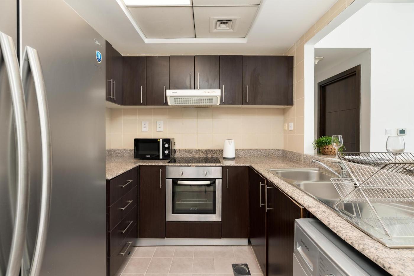 Opulent 1 Bedroom Marina View Apartment *
