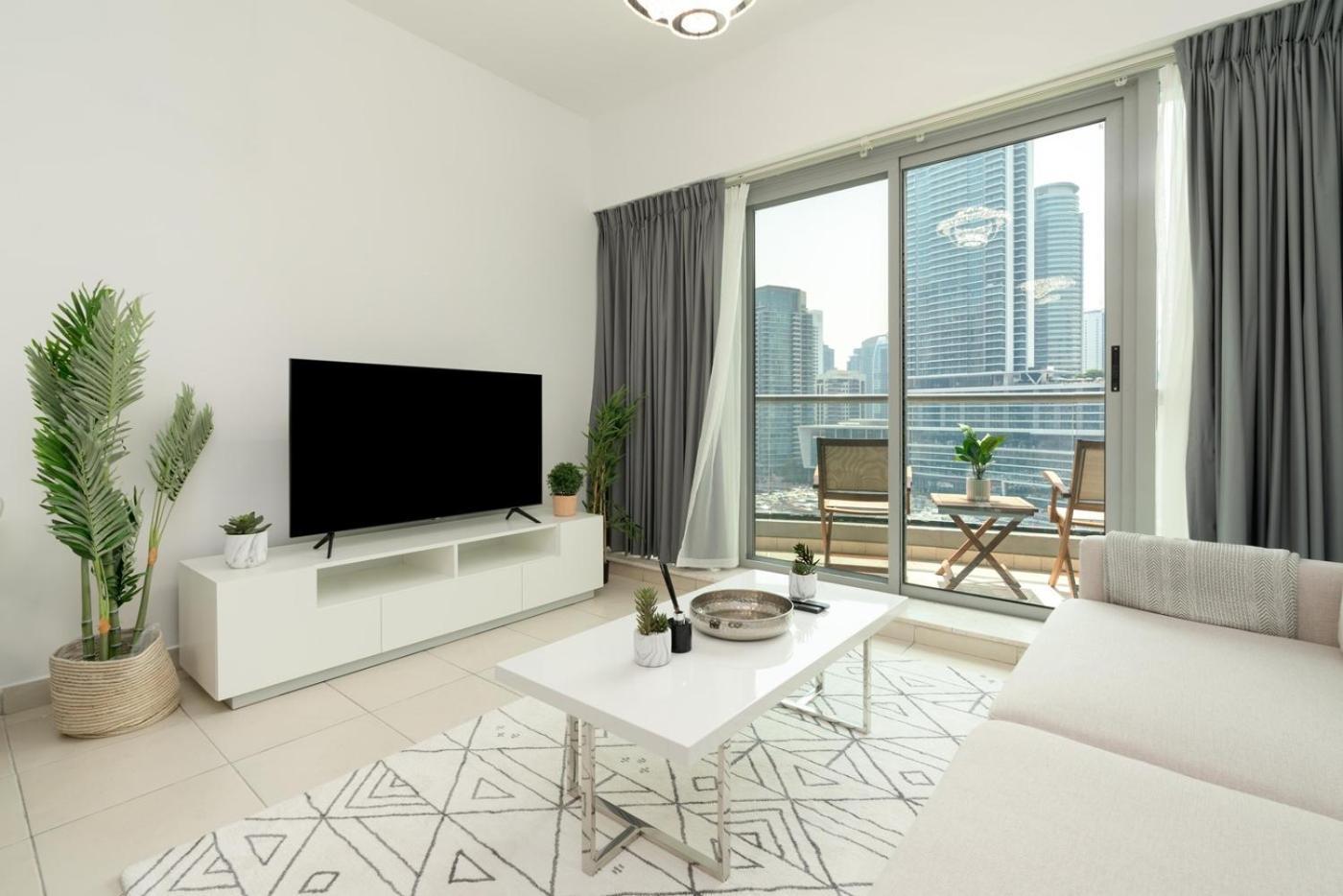 Opulent 1 Bedroom Marina View Dubai