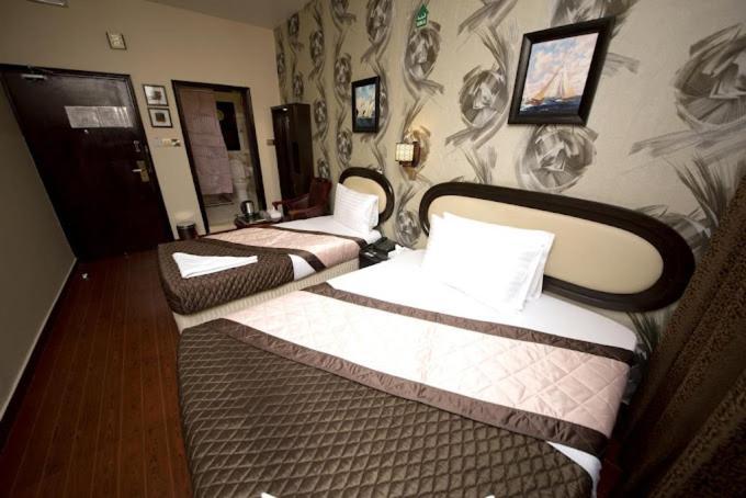 Grand Sina Hotel *