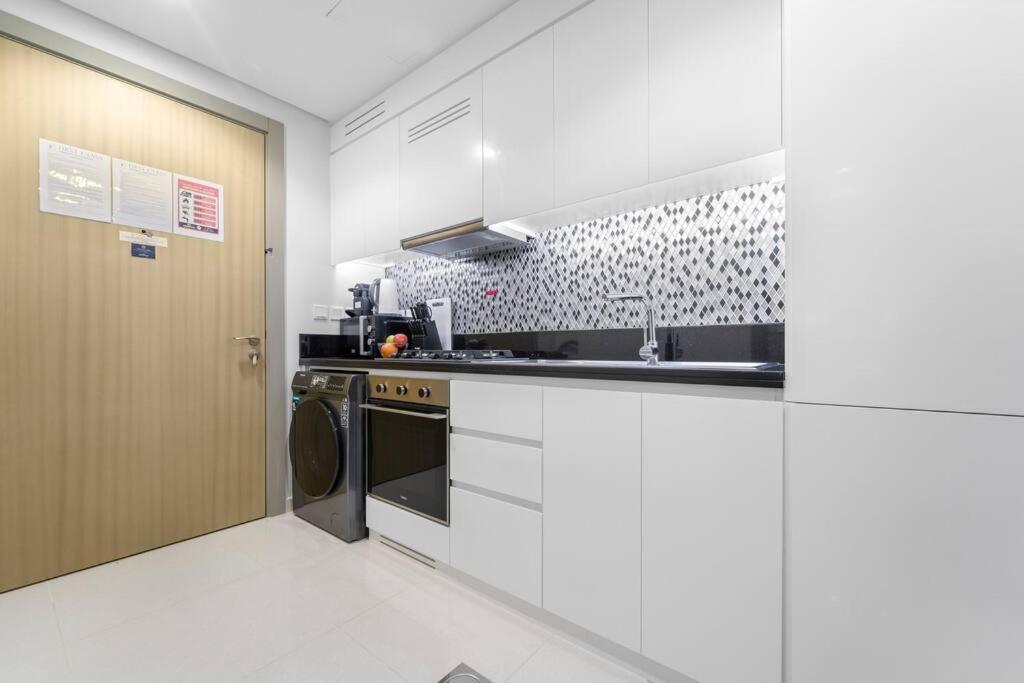 First Class Luxe Living Apartment Dubai