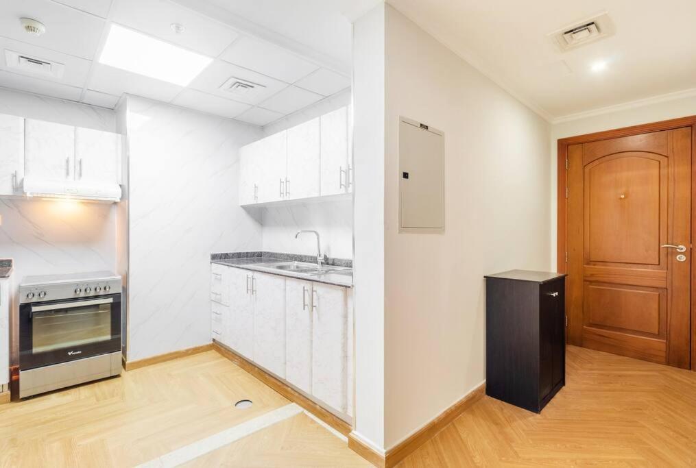 Gorgeous 2br With Pool W Wheel View