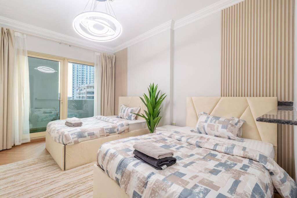 Gorgeous 2br With Pool W Wheel View Apartment *