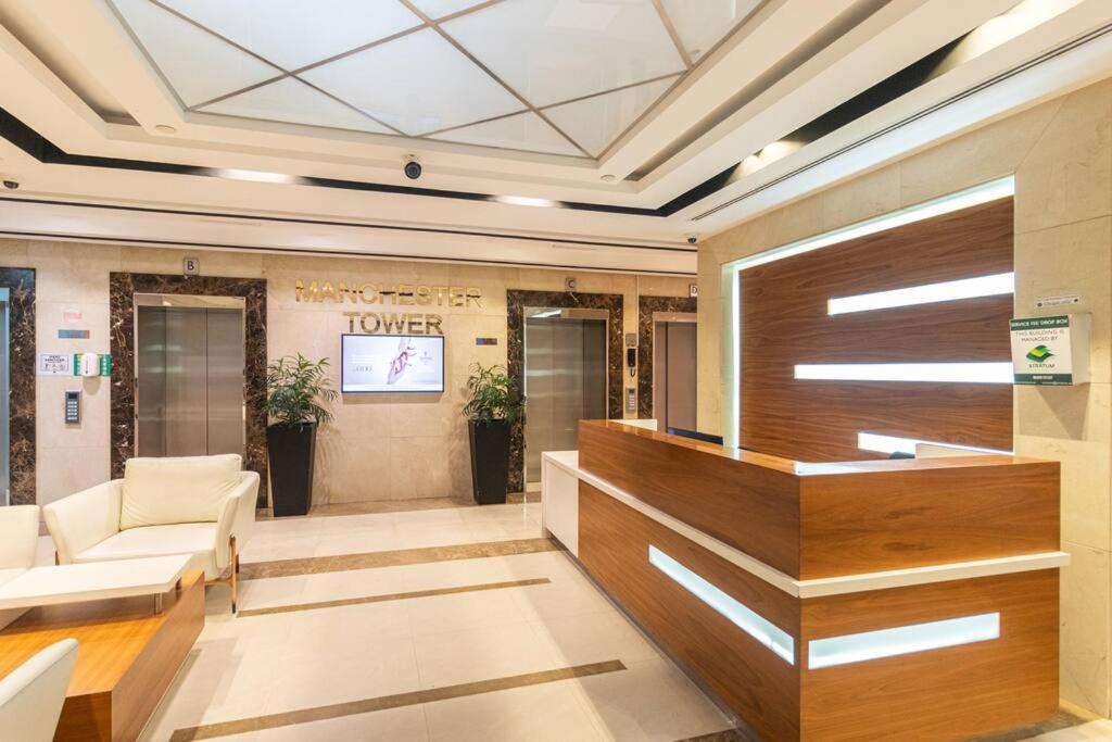 Gorgeous 2br With Pool W Wheel View Dubai