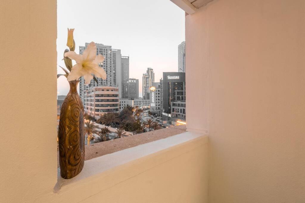 Apartment Gorgeous 2br With Pool W Wheel View Dubai