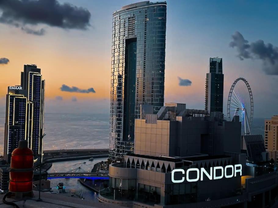 Gorgeous 2br With Pool W Wheel View Dubai