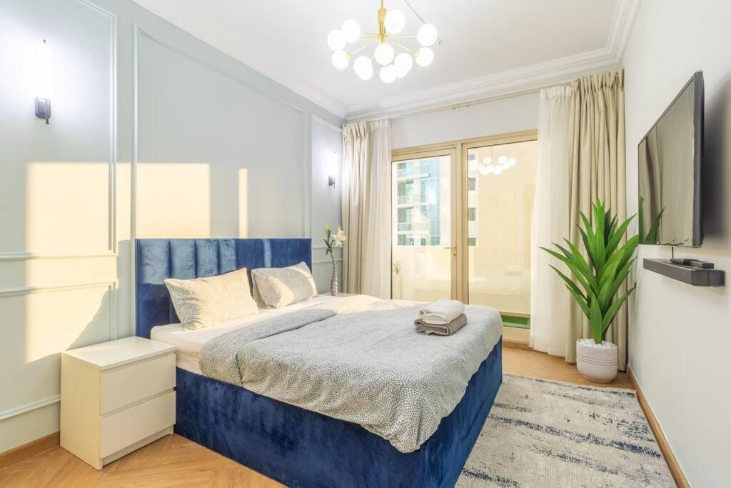 Gorgeous 2br With Pool W Wheel View Apartment *
