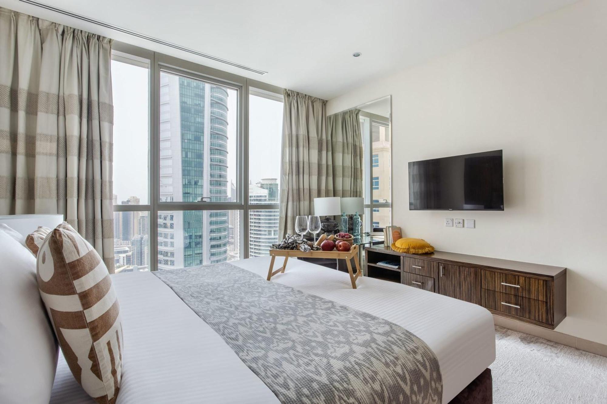 Frank Porter - Bonnington * Dubai