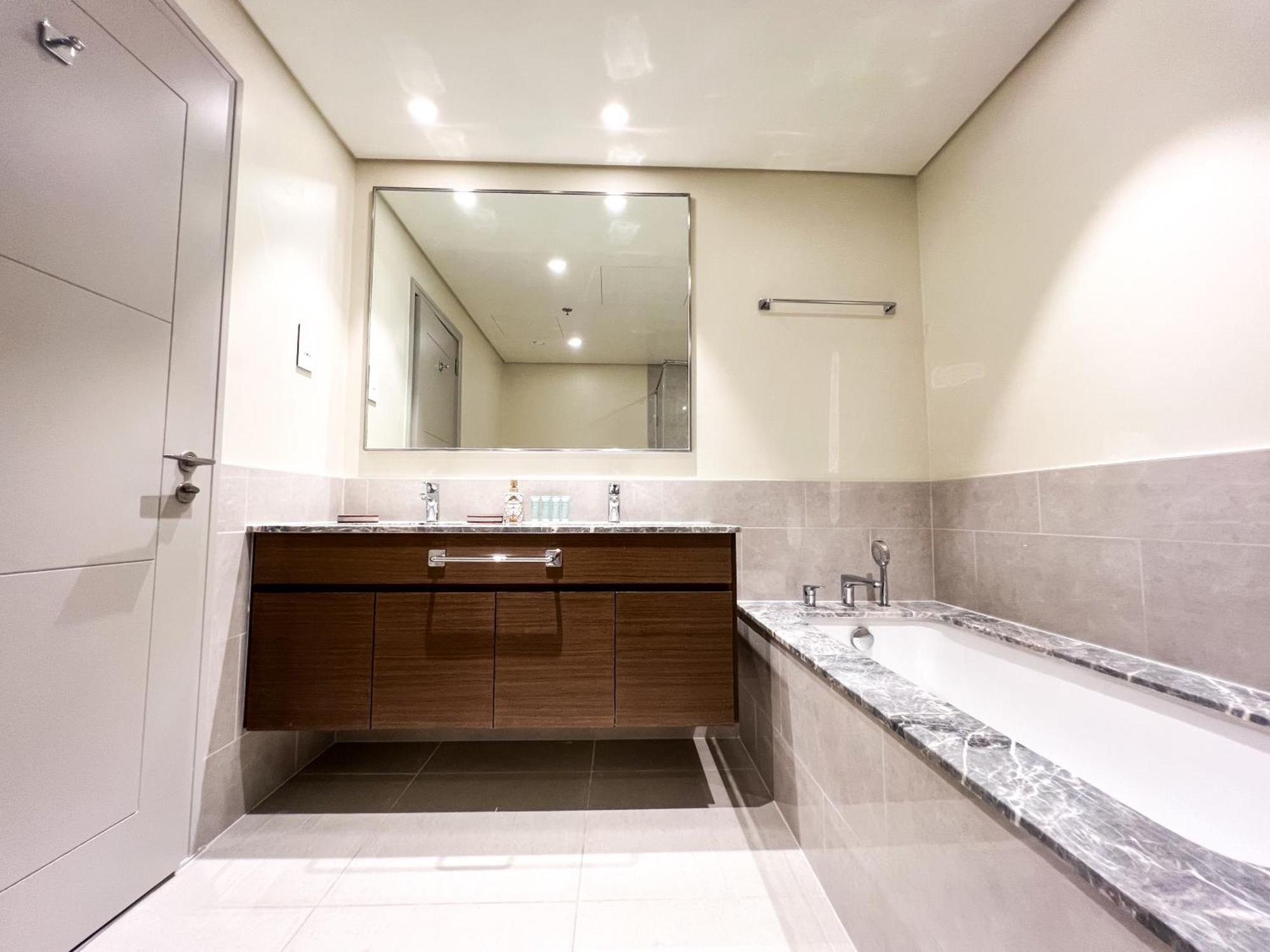 Luxury New 3 Beds Plus Maid Forte Tower * Dubai