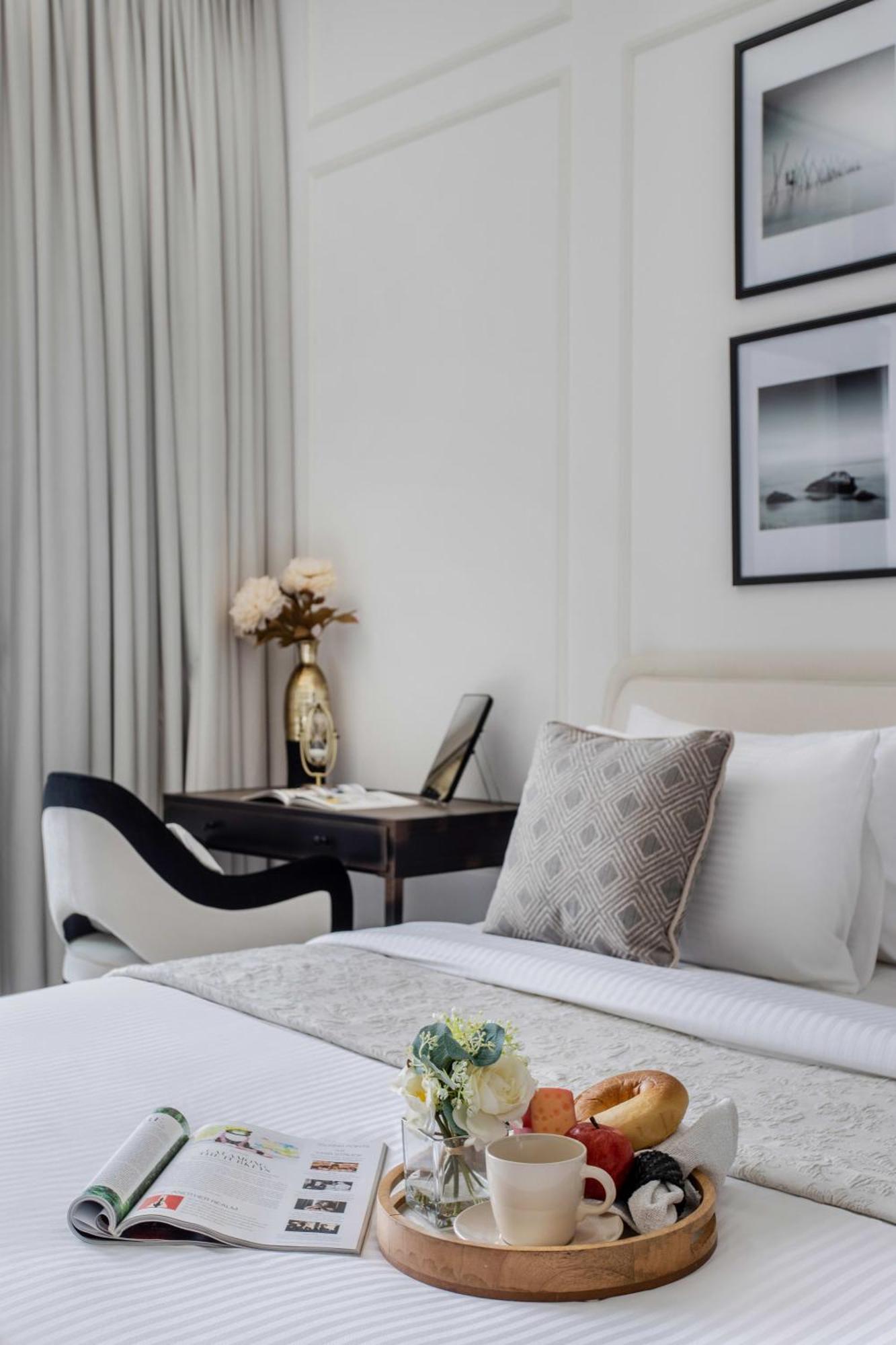 Frank Porter - Dt1 Tower Apartment Dubai