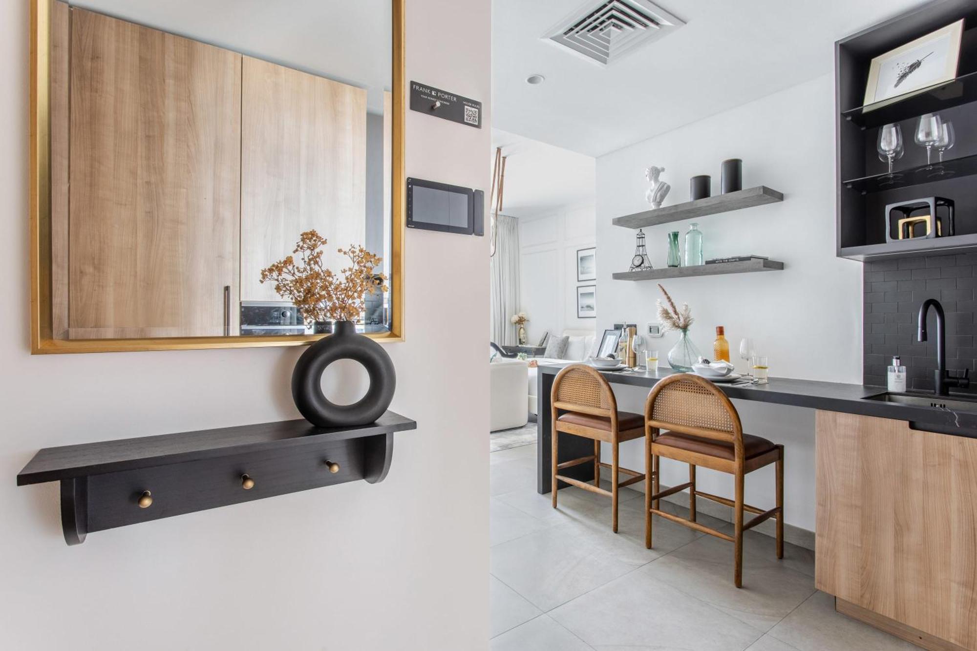 Frank Porter - Dt1 Tower Apartment *