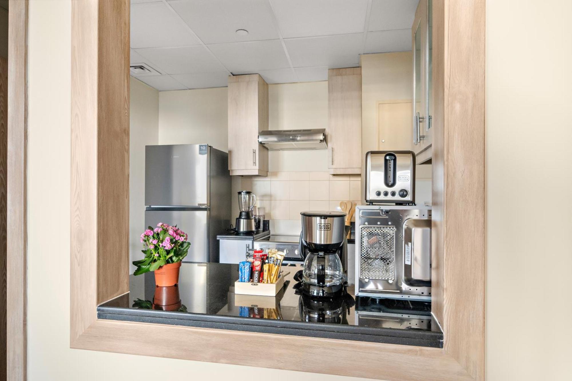 Holiday home Aesthetic , Sleeps 6, Pool, Gym & Waterfront Views